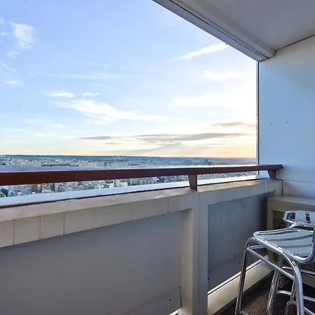 Superbe Avec Piscine Et Balcon Vue Sur La Tour Eiffel *
